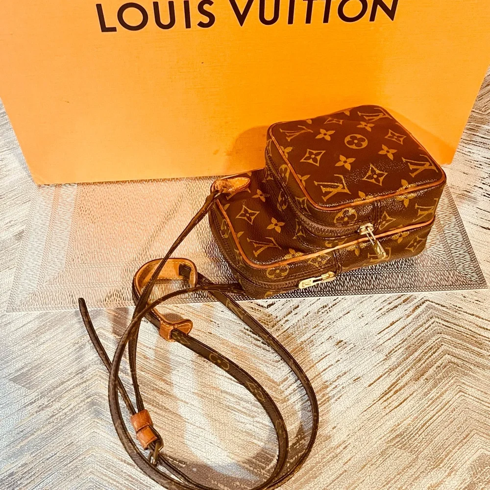 Louis Vuitton Brown Monogram Men's crossbody bag - Picture 7 of 16